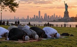 Milyonlarca Müslümanı ilgilendiren karar! İki dini bayram resmi tatil ilan edildi