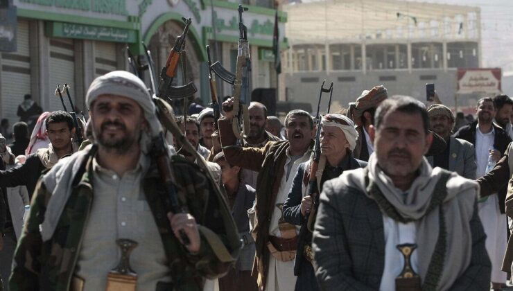 Husiler Suudi destekli noktaları bombalıyor: ‘Yüzlerce asker öldürüldü’