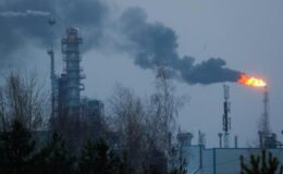Rusya’da bir petrol rafinerisi faaliyetlerini durdurdu