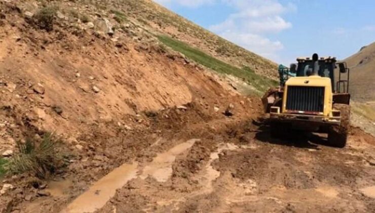 Sel nedeniyle kapanan 14 köy yolu açıldı!