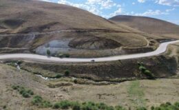 Erzurum’da esrarengiz yol! Sürücüler şokta… Araçlar vites boştayken yokuş yukarı gidiyor
