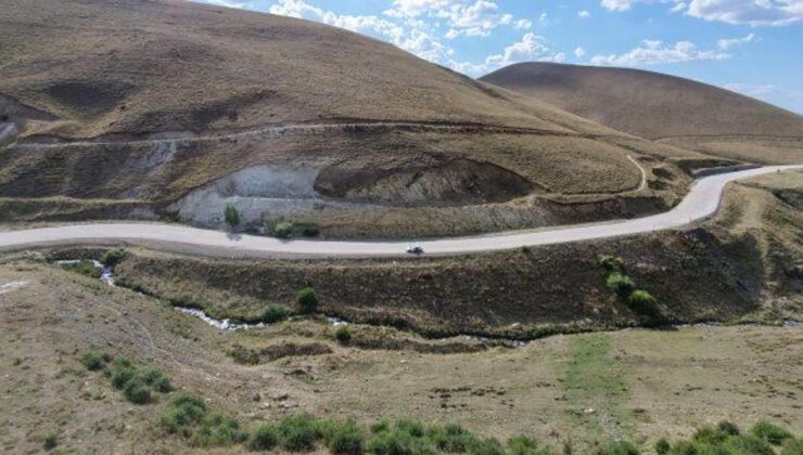 Erzurum’da esrarengiz yol! Sürücüler şokta… Araçlar vites boştayken yokuş yukarı gidiyor