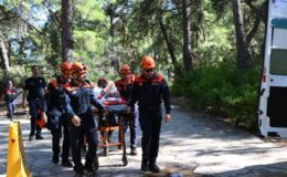 6 metreden düşen Rus turist kurtarıldı
