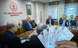 Yeni uygulamayı Bakan Ersoy duyurdu | Kimlik kartlarıyla sıra beklemeden giriş yapılabilecek