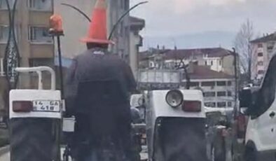 Bolu’da şaşkına çeviren manzara! Kafasına duba taktı… Traktörle trafikte ilerledi