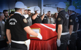 Alabora olan teknede yaşamını yitiren polis, toprağa verildi