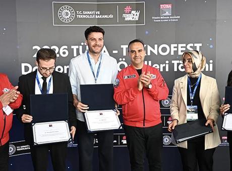 Bakan Kacır, TÜBA-TEKNOFEST Doktora Bilim Ödülleri’ni sahiplerine takdim etti