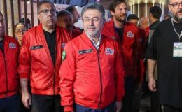 Bakan Yumaklı’dan Demirören Medya’nın TEKNOFEST standına ziyaret