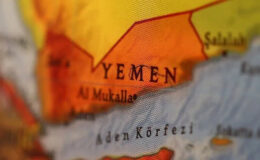 Yemen açıklarındaki tankerin çevresinde patlama sesleri