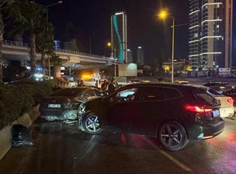 İzmir’de zincirleme kaza! 4 kişi yaralı
