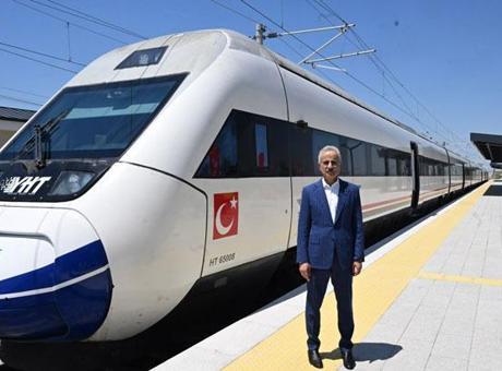 Bakan Uraloğlu: YHT ağına doğrudan bağlı il sayısı 14’e çıkıyor