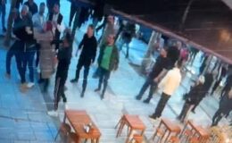 Sakarya’da çay ocağından çıkan 16 yaşındaki kıza sokak ortasında saldırı! Şüpheli vatandaşın gazabına uğradı