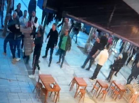 Sakarya’da çay ocağından çıkan 16 yaşındaki kıza sokak ortasında saldırı! Şüpheli vatandaşın gazabına uğradı