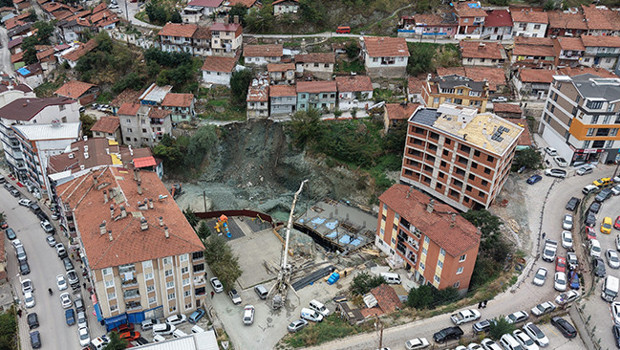 Tokat’ta yol çöktü: 2 katlı ev tahliye edildi