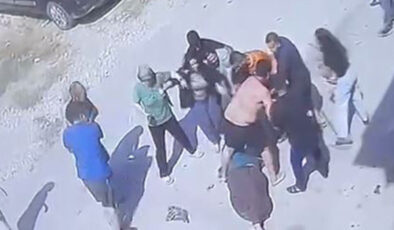 Adana’da çocuk gürültüsü kavgası kana bulandı: Zincirli, keserli saldırı kamerada