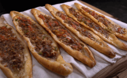 Glutensiz mini kıymalı pide tarifi (Videolu)