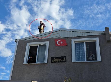 Bursa’da yıkım kararına karşı çatıya çıktı! Elinde benzin bidonuyla 3 saat direndi