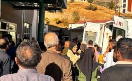 Hakkari’de feci kaza! Lastiği patlayan kamyonet otomobille kafa kafaya çarpıştı: 2 yaşındaki Hafsa Nur öldü