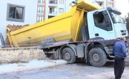 Pendik’te freni boşalan hafriyat kamyonu iş yerine girdi: 1 yaralı