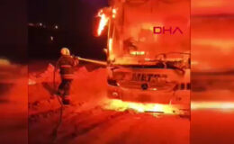 Hatay’da korkutan anlar: Seyir halindeki otobüs alev alev yandı