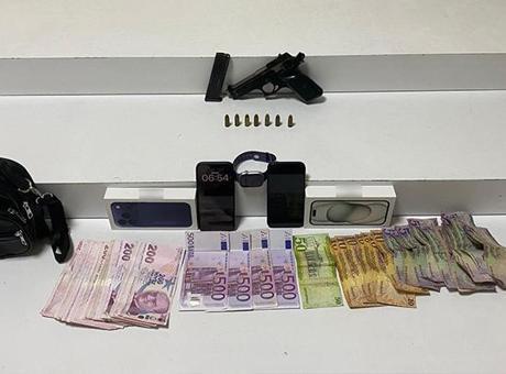 Beyoğlu’nda camide para dolu çanta çalan şüpheli yakalanarak tutuklandı