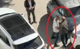 Ters yönden girip kazaya karıştı! Kaza sonrası çıkan kavgayı ayırmaya çalıştı