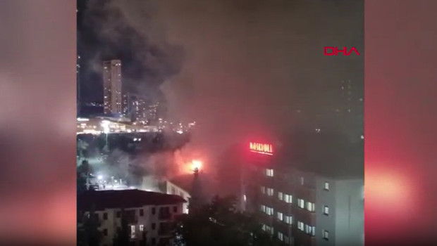 Kartal’da hastane çatısında yangın
