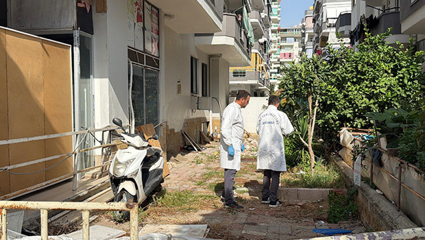 Antalya’da korkunç olay! Tartıştığı kız kardeşini balkondan attı, ardından başına ateş etti