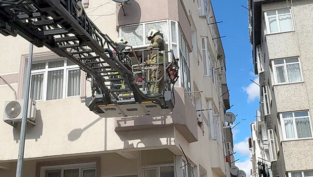 Avcılar’da yangın paniği: Anahtarını içeride unutan ailelerin imdadına itfaiye yetişti
