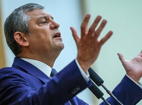 Yeni Parti Genel Başkanı Özgür Özel’den Cemil Tugay tepkisi: ‘İçim yanıyor, içim’