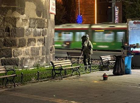 Kayseri’de şüpheli çanta kontrollü şekilde patlatıldı; içinden kıyafet çıktı