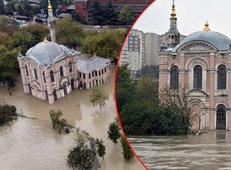 İstanbul’da sağanak felaketi! Tarihi cami sular altında