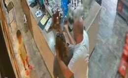 İzmir’de dehşet anları kamerada! Boşanma aşamasındaki eşini çocuğunun gözü önünde boğmaya çalıştı