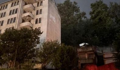 Zonguldak’ta heyelan dehşeti! İstinat duvarı çöken apartman boşaltıldı