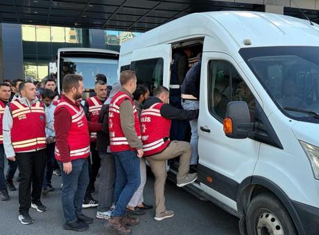 İnternetten ucuz araç ilanıyla tuzağa düşürdüler! 433 milyon TL’lik işlem hacmi ortaya çıktı