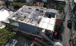 Adana’da fırtına çatıyı uçurdu! Evin sahibi o anları anlattı: Deprem oldu sandık