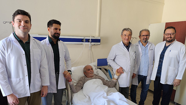 Türkiye’de ilk kez gerçekleştirildi: Sağ böbreği leğen kemiğinde olan hastaya başarılı operasyon