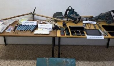 Manisa’da patlayıcı ve iş makinesiyle kaçak kazı yapanlar suçüstü yakalandı