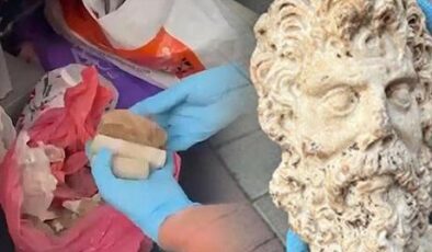 İzmir’de şoke eden buluntu! 2 bin yıllık Zeus heykel başı ortaya çıktı