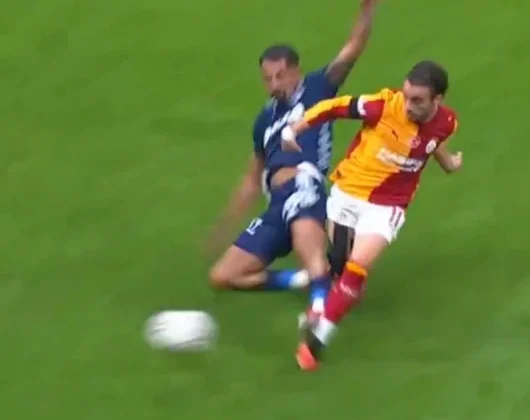 Kerem Demirbay’ın Yunus Akgün’e yaptığı müdahale kırmızı kart mı?