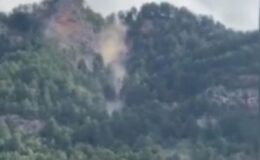 Adana’da deprem sırasında korkutan görüntü! Kaya kütlesi koptu