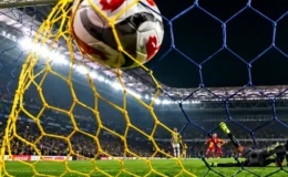 Türk futbolunda 60 yıllık rekor tarihe gömüldü! Üst üste 10. maçında da ağları havalandırdı