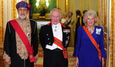 İngiltere Kralı 3. Charles hadis okudu