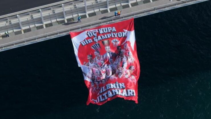 İstanbul Boğazı’nda zafer coşkusu! ‘3 Kupa, 1 Şampiyon’