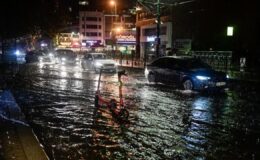 İstanbul’da sağanak hayatı olumsuz etkiledi! İşte şehirden manzaralar