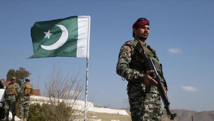 Pakistan’da OHAL kararı: Eyalet hükümeti askıya alındı