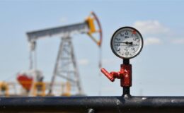 Petrol fiyatı arz endişeleriyle 111 doları aştı