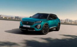 Peugeot 2008 İyonya mavi rengiyle Türkiye asfaltına indi
