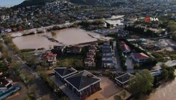 Şile’de dere taştı, ev ve villaları su bastı