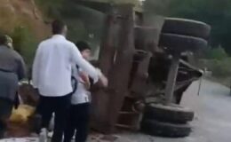 Traktör römorku devrildi: 11 yaralı